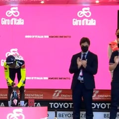 De ganar la etapa y hacer historia al hospital directo por culpa del champán: vean el accidente