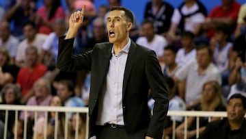 Argentina's coach Pablo Prigioni gestures during the FIBA Basketball World Cup 2023 Americas qualifiers match between Argentina and Dominican Republic at the Islas Malvinas stadium in Mar del Plata, Buenos Aires province, on February  26, 2023. (Photo by VICENTE ROBLES / AFP)