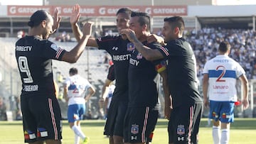 Futbol, Colo Colo vs Universidad Catolica
Quinta fecha, campeonato de Clausura 2016/17
El jugador de Colo Colo Andres Vilches ,centro, celebra con sus companeros su gol contra Universidad Catolica durante el partido de primera division disputado en el e