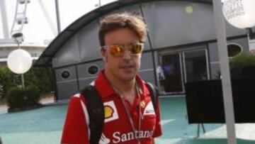 Alonso, ayer a la llegada al circuito.
