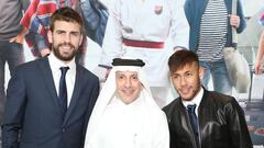 Piqu&eacute; y Neymar, con Akbar Al Baker, director ejecutivo del grupo Qatar Airways.