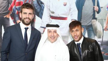 Piqué y Neymar, con Akbar Al Baker, director ejecutivo del grupo Qatar Airways.