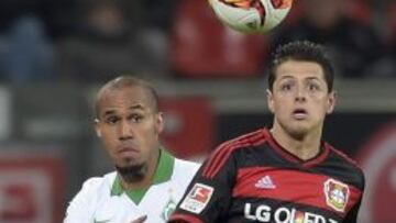 Chicharito no tuvo un buen partido contra el Werder Bremen.