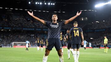 Real Madrid's English midfielder #5 Jude Bellingham celebrates his goal during the Spanish Liga football match between RC Celta de Vigo and Real Madrid CF at the Balaidos stadium in Vigo on August 25, 2023. (Photo by MIGUEL RIOPA / AFP)