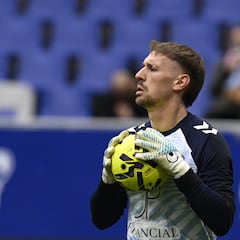 Radu cierra la puerta