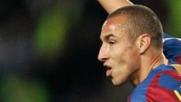 <B>UN PROFESIONAL.</B> Henrik Larsson volvió a jugar como titular y anotó su noveno gol en la Liga. El sueco siempre responde.