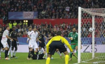 Fernando Llorente marca el 1-0.