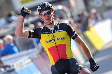 Philippe Gilbert wins the first stage of the Driedaagse De Panne - Koksijde.