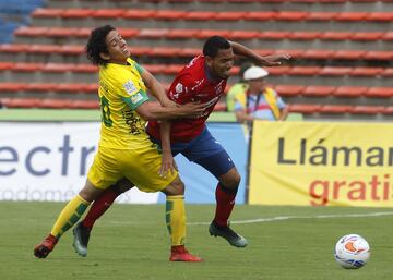 Luis Amaranto Perea debutó en la fecha 9 como entrenador de Leones, equipo que está cerca de descender a la segunda categoria.