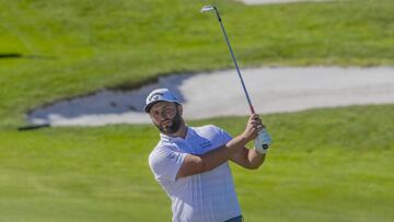 Jon Rahm golpea una bola durante el Open de Espa&ntilde;a de Golf en Madrid.
 