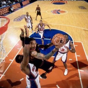 También dejó actuaciones para el recuerdo en el mítico Madison Square Garden. En esta imagen penetra hacia el aro en el año 2000.