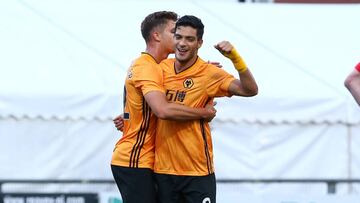 El delantero mexicano consiguió doblete ante el club norirlandés Crusaders Football Club, con lo que su club avanzó a la Tercera Ronda de la competición.