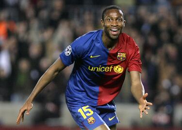 Llegó al Sevilla procedente del Lens en la 2007-08. El Barça lo fichó tras el pago de 14 millones de euros.