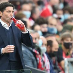 Marcelino: "Yo elegiría que no jugasen Benzema y Vinicius"