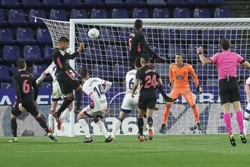 Con este cabezazo de Casemiro ganó el Madrid el partido.