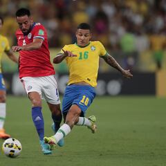 Monchi le vendió barato y ahora apunta al Mundial con Brasil