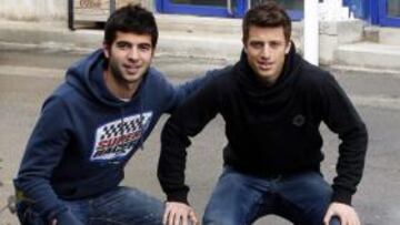 <b>DOBLE PAREJA.</b> Jordi Amat y Ernesto Gal¨¢n, ayer, en otro d¨ªa lluvioso en la Ciudad Deportiva.