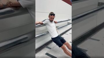 “Lo peor que he visto en Santiago”: tiktokers noruegos criticaron asientos del Metro y la empresa respondió