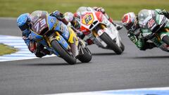 Alex M&aacute;rquez rueda en cabeza durante la carrera de Moto2 en el Gran Premio de Australia en el circuito de Philip Island.