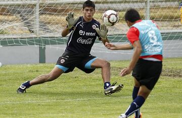 Claudio Santis fue nominado dos veces por Marcelo Bielsa el 2010, pero no sumó minutos.