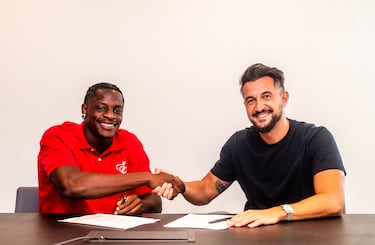 Manuel Vizcaíno aclara el traspaso de Etta Eyong