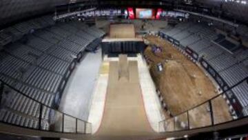 Vista del Big Air instalado en el Palau Sant Jordi de Barcelona para los X Games