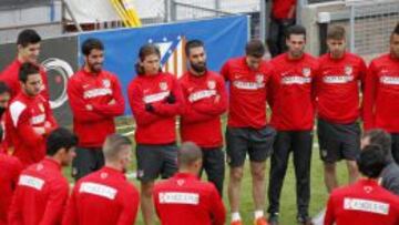 El grupo del Atlético, reunido en el entrenamiento.