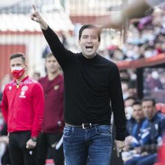 Iraola, indignado con el arbitraje: "No es una decisión, ni dos... Te mosquea la diferencia de criterios"