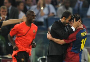 Guardiola celebra con Messi la victoria en la Champions League.