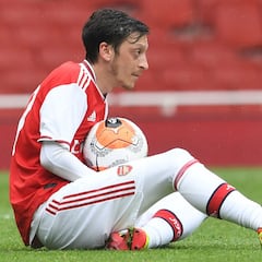 Wilshere: "Algún día se sabrá el porqué de la situación de Özil"