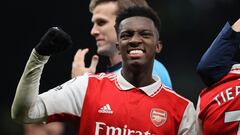 Eddie Nketiah, jugador del Arsenal, celebra la victoria en el Derbi del Norte de Londres.