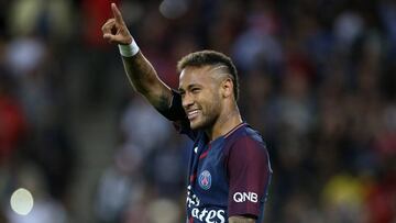 PARIS, FRANCE - AUGUST 20: Neymar Jr of PSG celebrates his first goal during the French Ligue 1 match between Paris Saint Germain (PSG) and Toulouse FC (TFC) at Parc des Princes on August 20, 2017 in Paris, France. (Photo by Jean Catuffe/Getty Images)