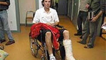 <b>MACIEL SE OPERA HOY</B>. Maciel ya está en Murcia, será intervenido hoy y los médicos calculan que estará de 6 a 9 meses de baja. El argentino dijo: "Estoy bien de ánimo. Ha pasado y ya está. No me voy a tirar al tren".