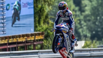 Fabio di Giannantonio celebrando su victoria en Brno.