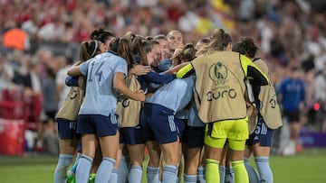 Celebración del gol de Marta Cardona, en el Dinamarca-España.