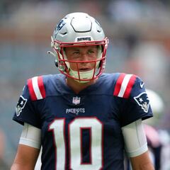 Patriots’ Mac Jones suffered a back injury in loss to Dolphins but how bad is it?