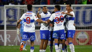 Futbol, Universidad Catolica vs Sporting Cristal.
Copa Libertadores 2022.
El jugador de Universidad Catolica Marcelino Nunez, centro, celebra su gol contra Sporting Cristal durante el partido por el grupo H de la Copa Libertadores realizado en el estadio San Carlos de Apoquindo, Santiago, Chile.
12/04/2022
Jonnathan Oyarzun/Photosport
Football, Universidad Catolica vs Sporting Cristal.
2022 Copa Libertadores Championship.
Universidad Catolica´s player Marcelino Nunez, center , celebrates his goal against Sporting Cristal during the match of group H of the Copa Libertadores championship held at the San Carlos de Apoquindo stadium in Santiago, Chile.
04/12/2022
Jonnathan Oyarzun/Photosport