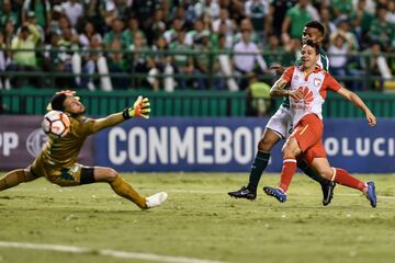 Con goles de Morelo y Guastavino, Santa Fe se impuso en el estadio Deportivo Cali y se convirtió en semifinalista de la Copa Sudamericana 2018.