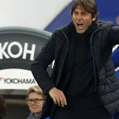 Así son los equipos de Conte: no siempre jugó con tres centrales