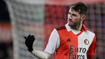 Santiago Giménez durante el partido entre el Feyenoord y el NEC.