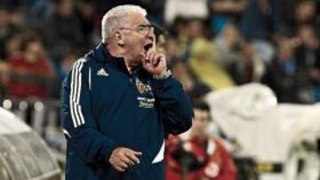 <b>TENSIÓN INCONTENIBLE. </b>Villanova se deshizo en gritos, nervios y gestos durante el choque con el Recre.