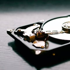 Alertan de un nuevo auge de la estafa de los discos duros falsos: cómo evitar que te den gato por liebre