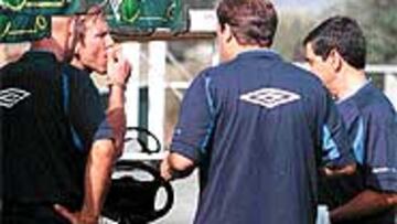 <B>EJERCICIO, REFRESCO Y MEDITACIÇON</B>. Los miembros de la plantilla españolista acusaron el intenso calor que se vive estos días en Peralada.