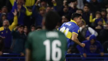 Boca Juniors' forward Luca Langoni (R) celebrates after scoring a goal against Atletico Tucuman during their Argentine Professional Football League Tournament 2022 match at La Bombonera stadium in Buenos Aires, on August 28, 2022. (Photo by ALEJANDRO PAGNI / AFP) (Photo by ALEJANDRO PAGNI/AFP via Getty Images)