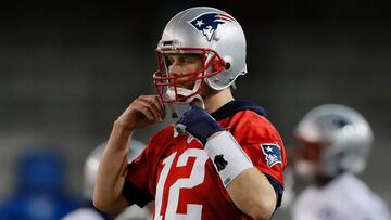 Tom Brady est&aacute; en su temporada 19 como quarterback de los Patriots y a pesar de sus cinco t&iacute;tulos no es el jugador mejor pagado en la posici&oacute;n.
 