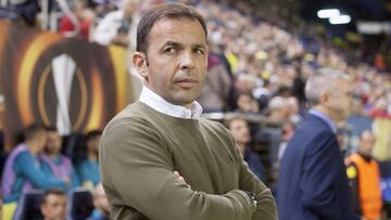 Javi Calleja, entrenador del Alavés, durante un partido.