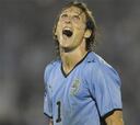 Forlán: "En Uruguay me critican, como los argentinos a Messi"