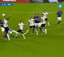Italia empató tras un penalti
claro de Boateng por mano