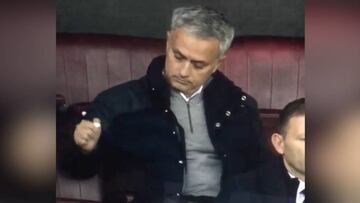 El gesto de Mou en la grada que resume nueva decepción