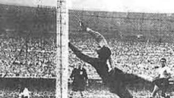 <B>UN HÉROE.</B> Schiaffino fue uno de los héroes de Uruguay en el famoso 'Maracanazo' de 1950.